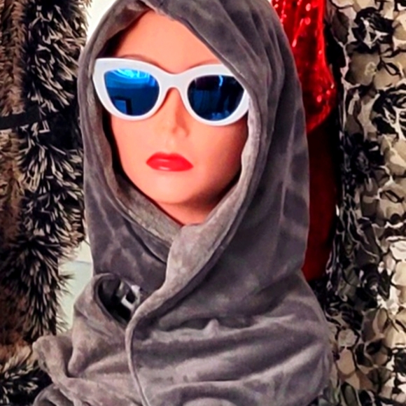 Hood scarf - Picture 2 of 2